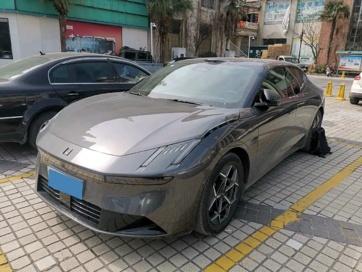 2025 LYNK&CO 10 EM-P 1.5T 163HP L4 3DHT PHEV