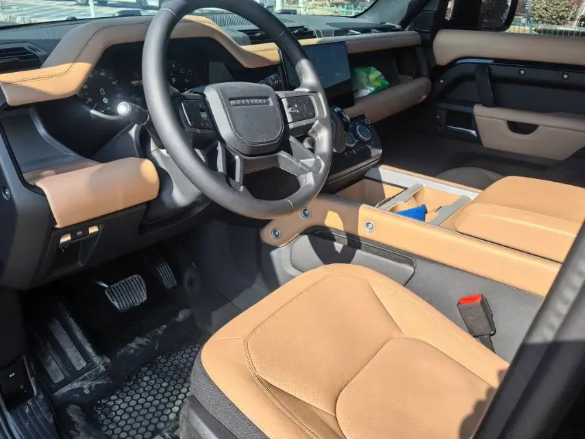 2025 Land Rover Defender 3.0T 400HP L6 8AT,autocango,china used car exporter,china ev exporter,chinese used car exporter,chinese used ev exporter
