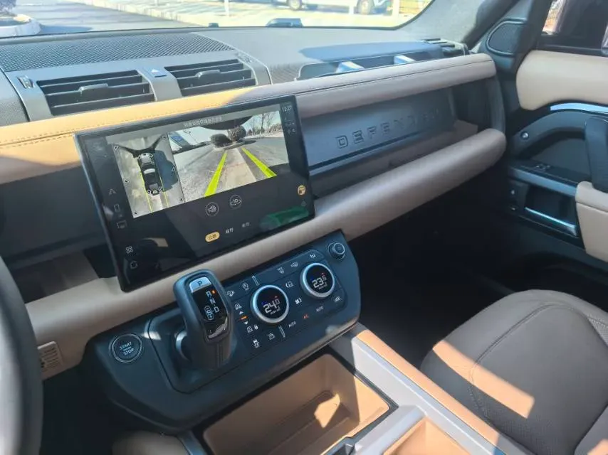 2025 Land Rover Defender 3.0T 400HP L6 8AT,autocango,china used car exporter,china ev exporter,chinese used car exporter,chinese used ev exporter