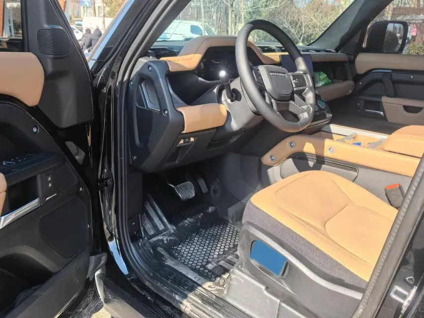 2025 Land Rover Defender 3.0T 400HP L6 8AT,autocango,china used car exporter,china ev exporter,chinese used car exporter,chinese used ev exporter
