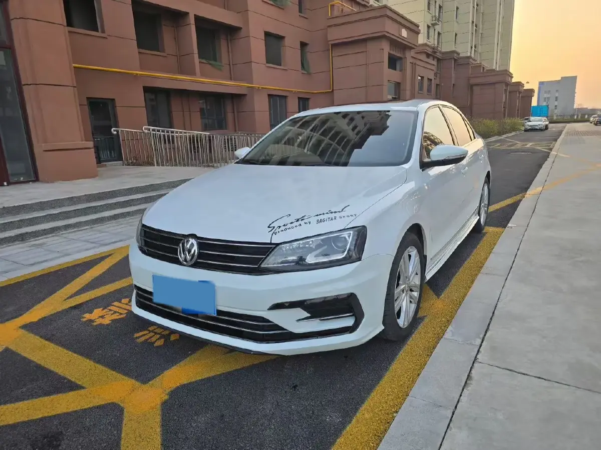 2018 Volkswagen Sagitar 1.4T 150HP L4 7DCT