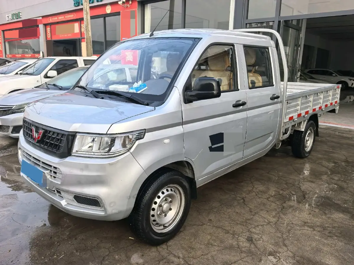2023 WuLing RongGuang New Truck 2.0L 136HP L4 5MT