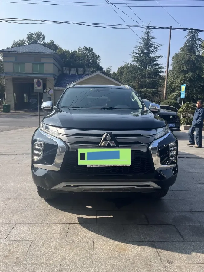 2020 Mitsubishi Pajero 3.0L 209HP V6 8AT,autocango,china used car exporter,china ev exporter,chinese used car exporter,chinese used ev exporter