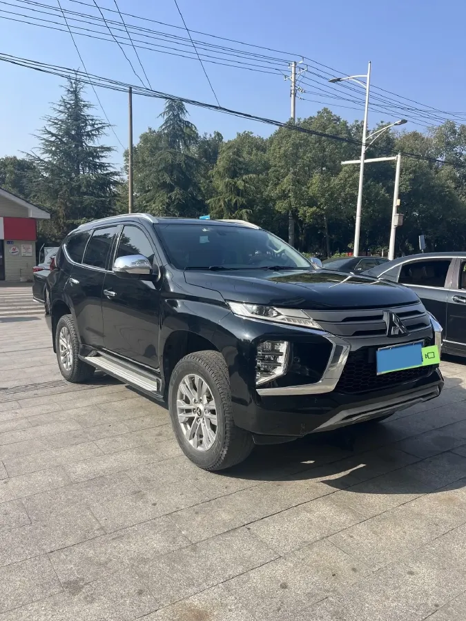 2020 Mitsubishi Pajero 3.0L 209HP V6 8AT,autocango,china used car exporter,china ev exporter,chinese used car exporter,chinese used ev exporter