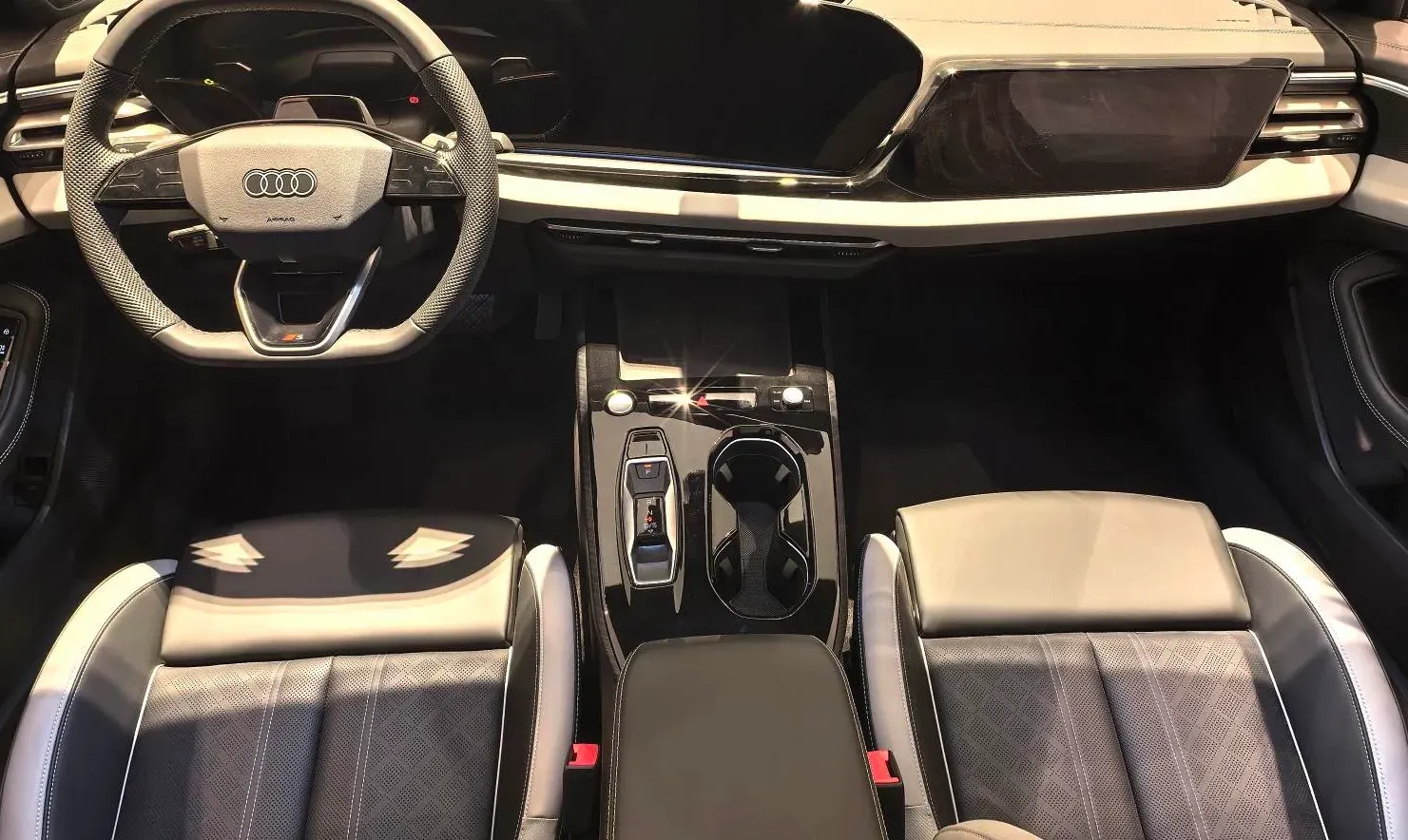 2026 Audi A5L 2.0T 204HP L4 7DCT,autocango,china used car exporter,china ev exporter,chinese used car exporter,chinese used ev exporter