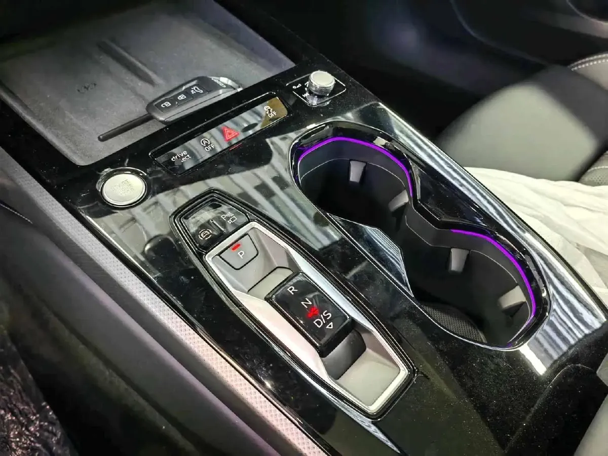 2026 Audi A5L 2.0T 204HP L4 7DCT,autocango,china used car exporter,china ev exporter,chinese used car exporter,chinese used ev exporter