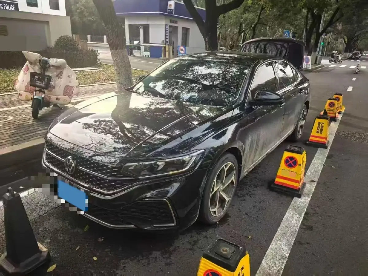 2024 Volkswagen Passat 2.0T 186HP L4 7DCT