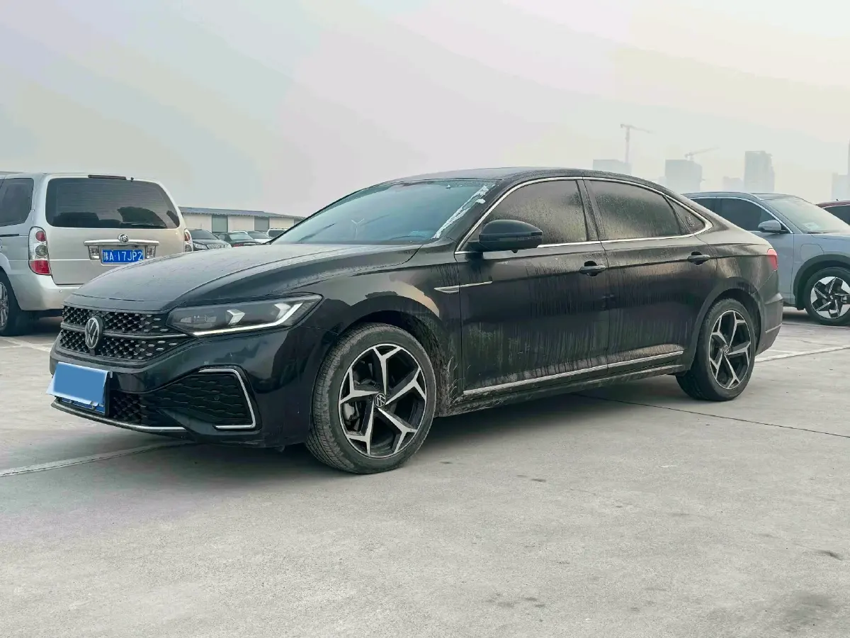 2023 Volkswagen Passat 2.0T 186HP L4 7DCT