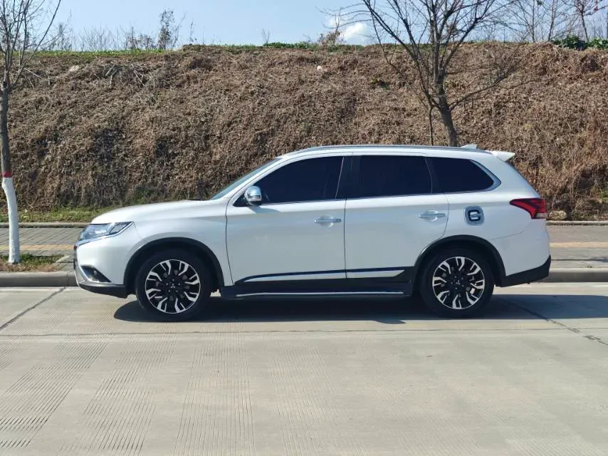 2019 Mitsubishi Outlander 2.4L 192HP L4 CVT,autocango,china used car exporter,china ev exporter,chinese used car exporter,chinese used ev exporter