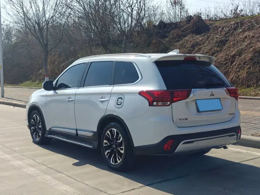 2019 Mitsubishi Outlander 2.4L 192HP L4 CVT,autocango,china used car exporter,china ev exporter,chinese used car exporter,chinese used ev exporter
