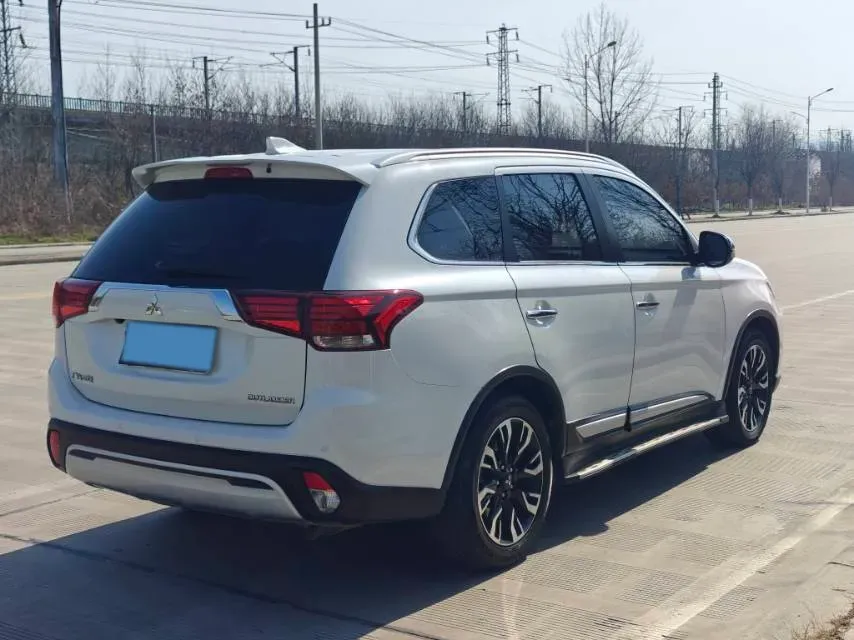2019 Mitsubishi Outlander 2.4L 192HP L4 CVT,autocango,china used car exporter,china ev exporter,chinese used car exporter,chinese used ev exporter