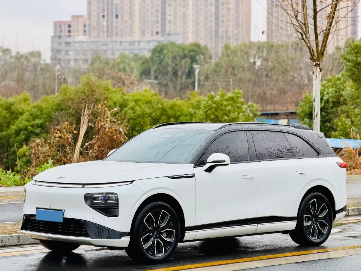 2025 Xpeng G9 BEV 79KWH