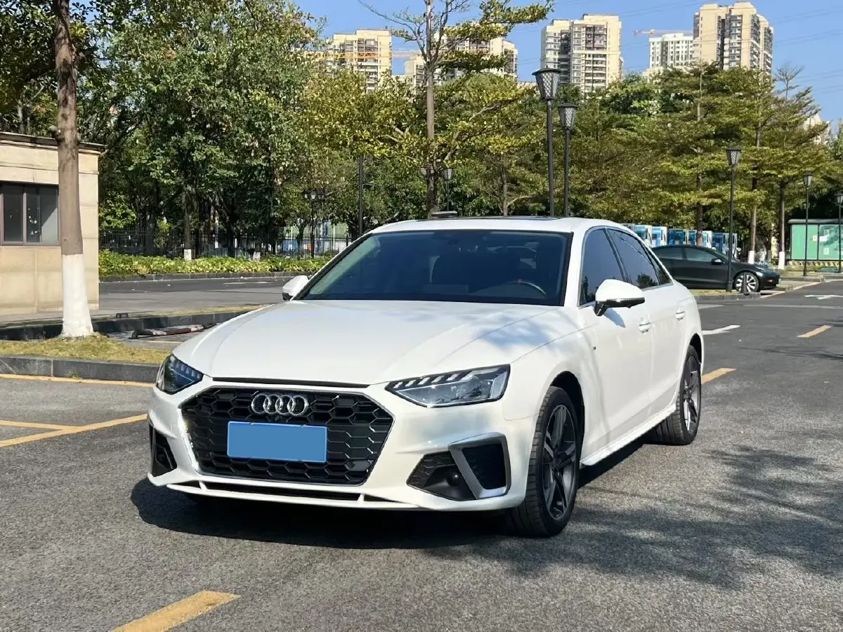 2022 Audi A4L 2.0T 190HP L4 7DCT