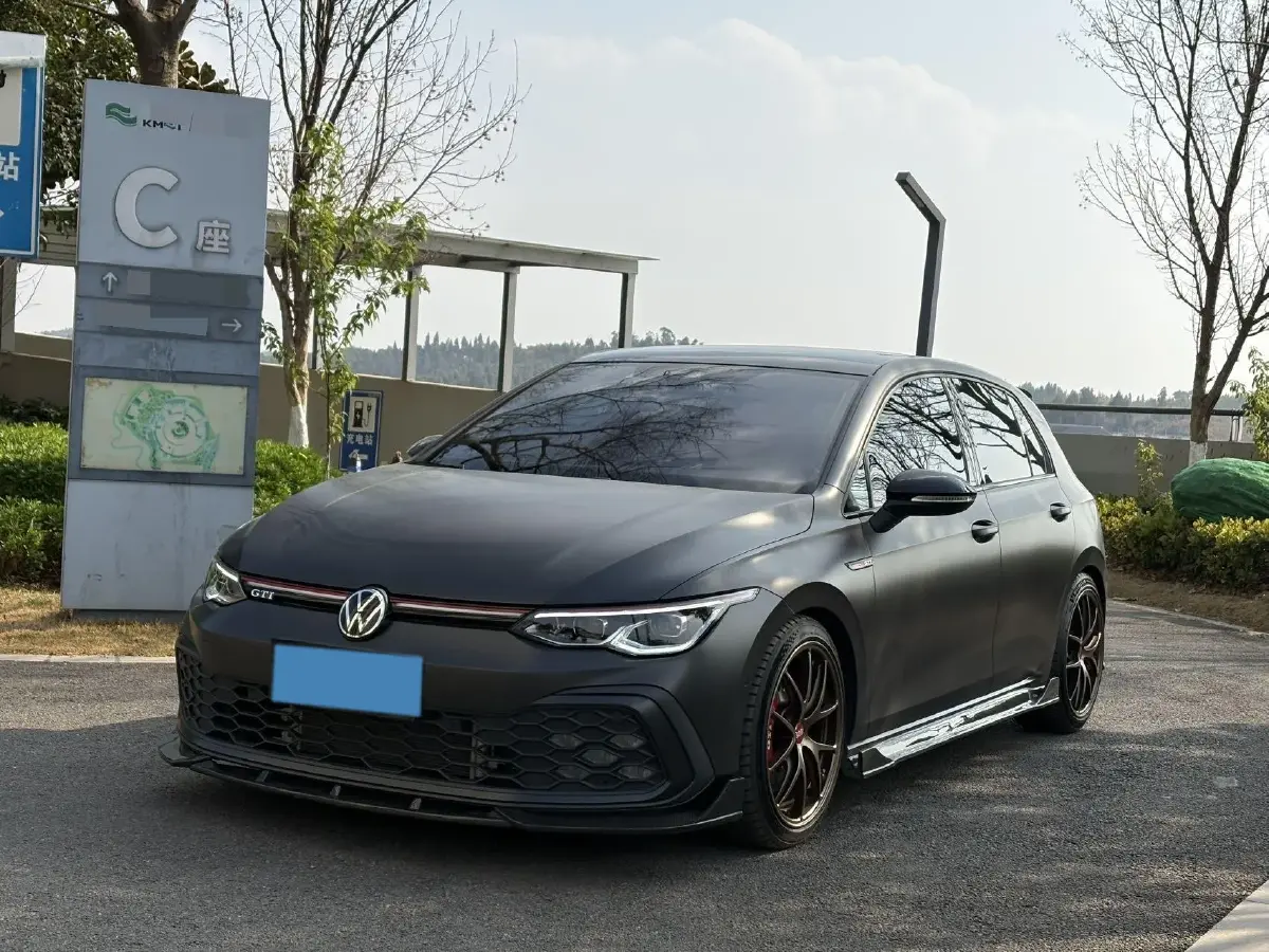 2023 Volkswagen GolfGTI 2.0T 220HP L4 7DCT