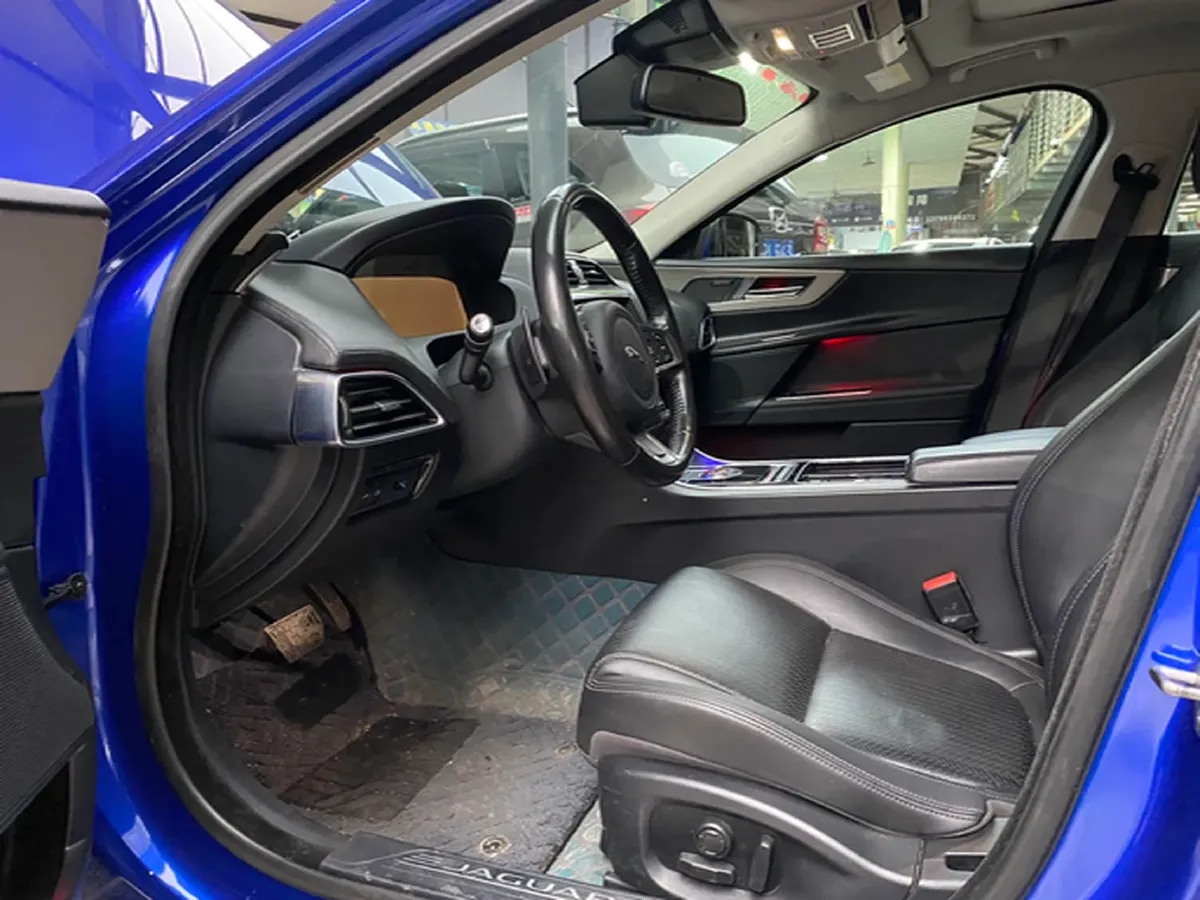 2018 Toyota Crown 2.0T 235HP L4 8AT,autocango,china used car exporter,china ev exporter,chinese used car exporter,chinese used ev exporter