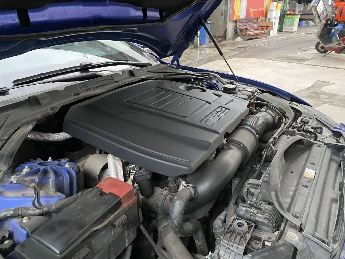 2018 Toyota Crown 2.0T 235HP L4 8AT,autocango,china used car exporter,china ev exporter,chinese used car exporter,chinese used ev exporter