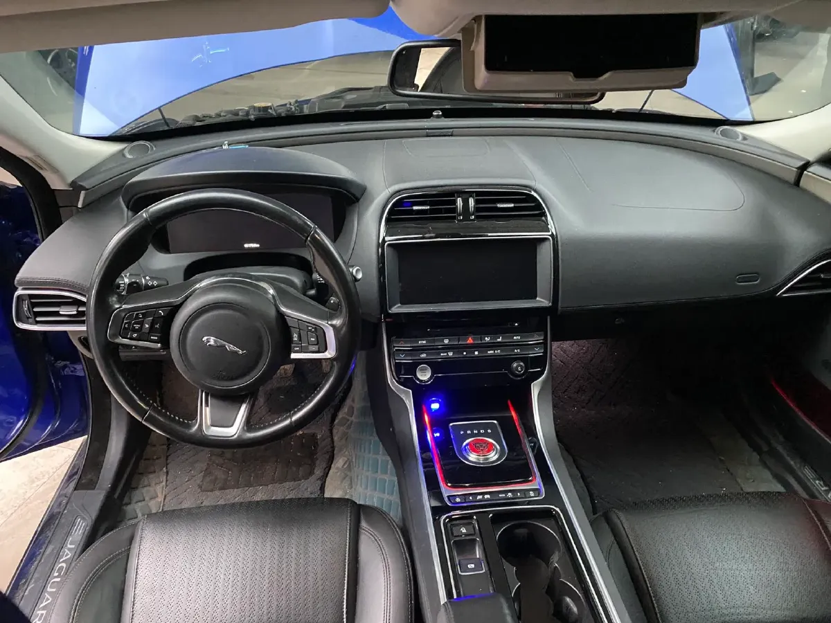 2018 Toyota Crown 2.0T 235HP L4 8AT,autocango,china used car exporter,china ev exporter,chinese used car exporter,chinese used ev exporter