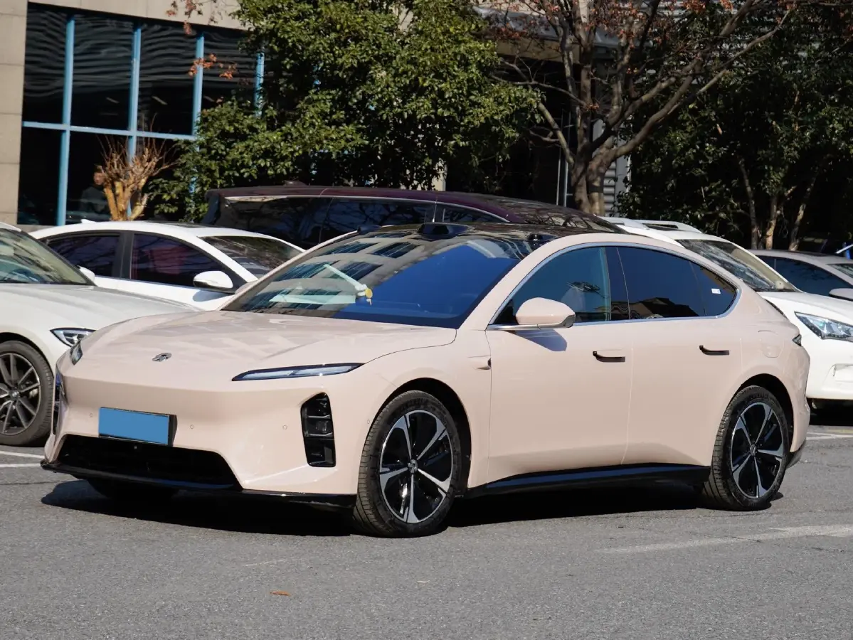 2025 NIO ET5 BEV