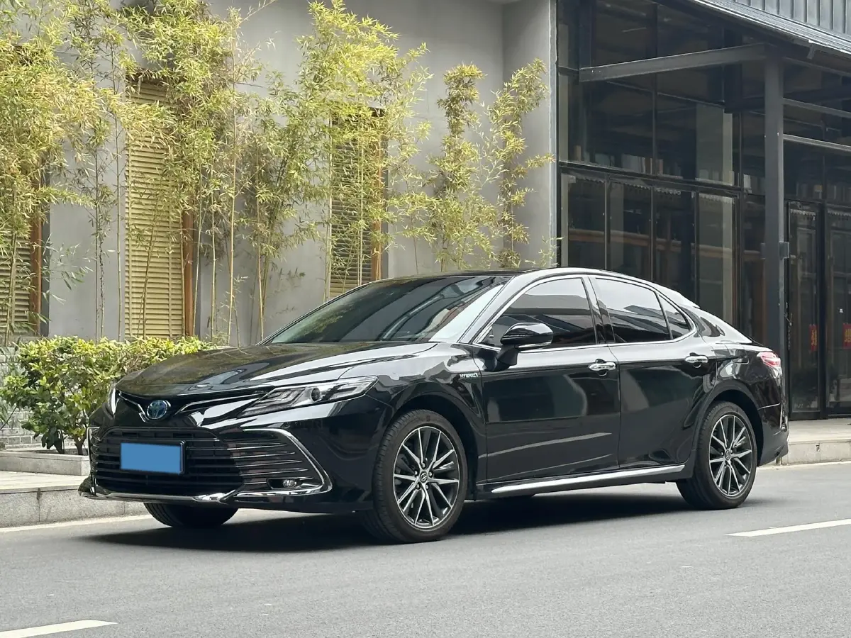 2023 Toyota Camry 2.5L 178HP L4 E-CVT Hybrid