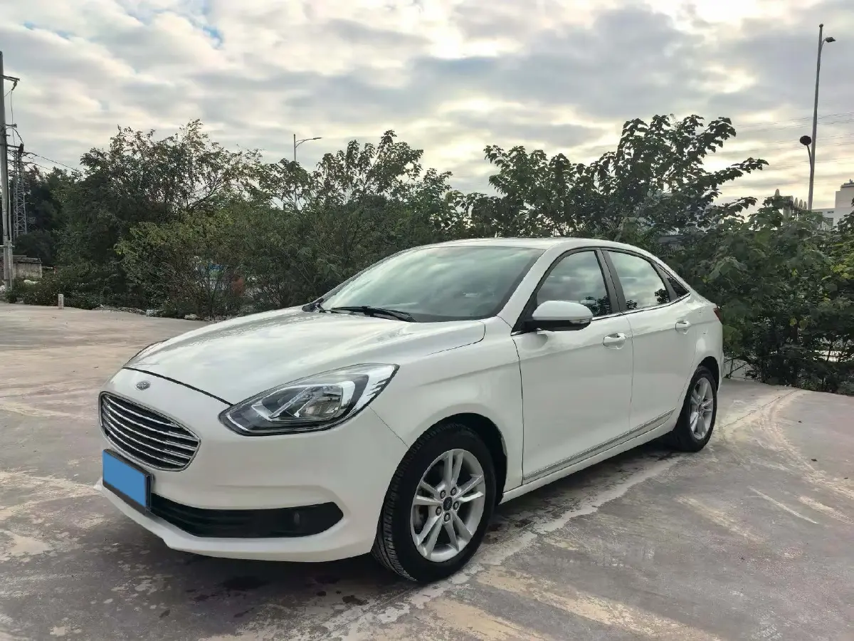 2019 Ford Escort 1.5L 122HP L3 6AT