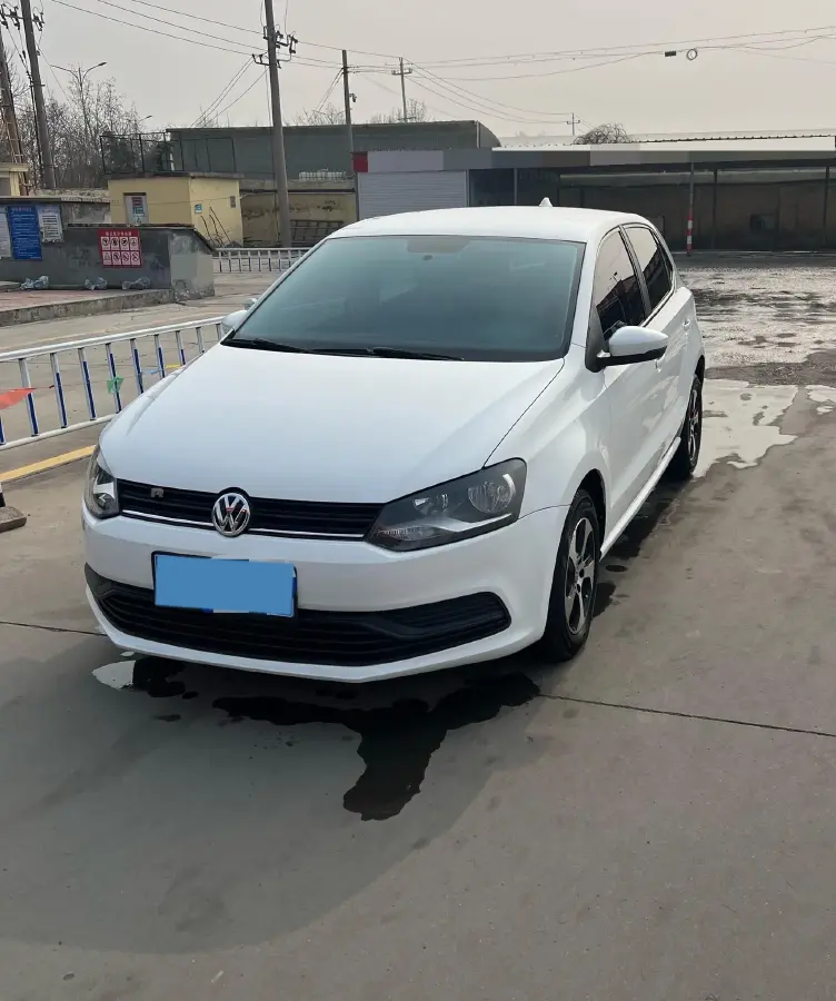 2016 Volkswagen Polo 1.4L 90HP L4 6AT