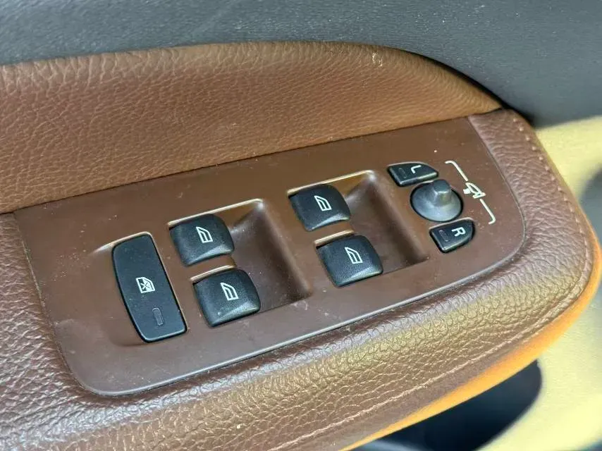 2020 Volvo V60 2.0T 254HP L4 8AT,autocango,china used car exporter,china ev exporter,chinese used car exporter,chinese used ev exporter