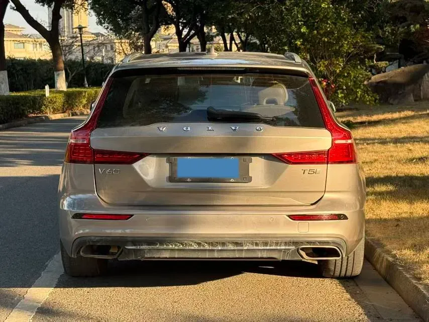2020 Volvo V60 2.0T 254HP L4 8AT,autocango,china used car exporter,china ev exporter,chinese used car exporter,chinese used ev exporter