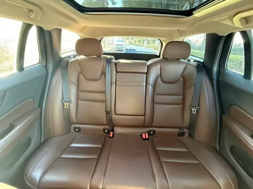 2020 Volvo V60 2.0T 254HP L4 8AT,autocango,china used car exporter,china ev exporter,chinese used car exporter,chinese used ev exporter