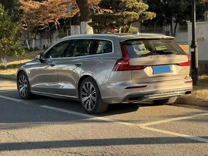 2020 Volvo V60 2.0T 254HP L4 8AT,autocango,china used car exporter,china ev exporter,chinese used car exporter,chinese used ev exporter