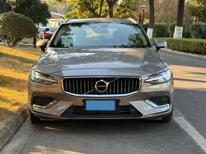 2020 Volvo V60 2.0T 254HP L4 8AT,autocango,china used car exporter,china ev exporter,chinese used car exporter,chinese used ev exporter