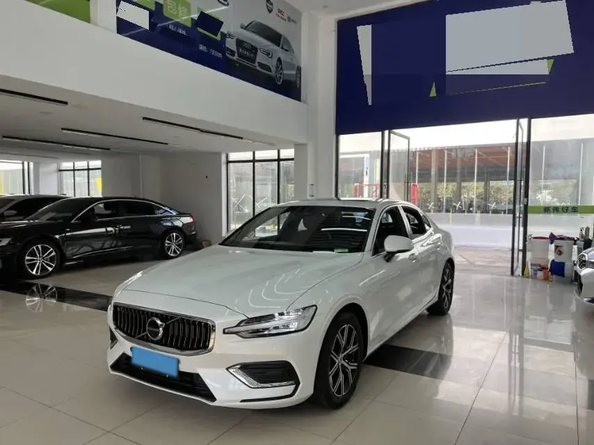 2025 Volvo S60 2.0T 197HP L4 7DCT