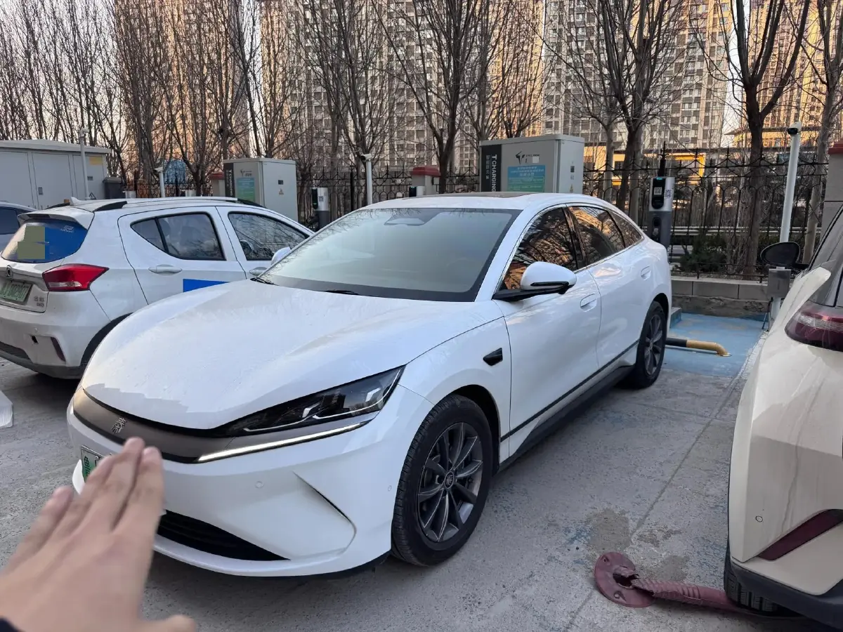 2025 BYD QinL BEV