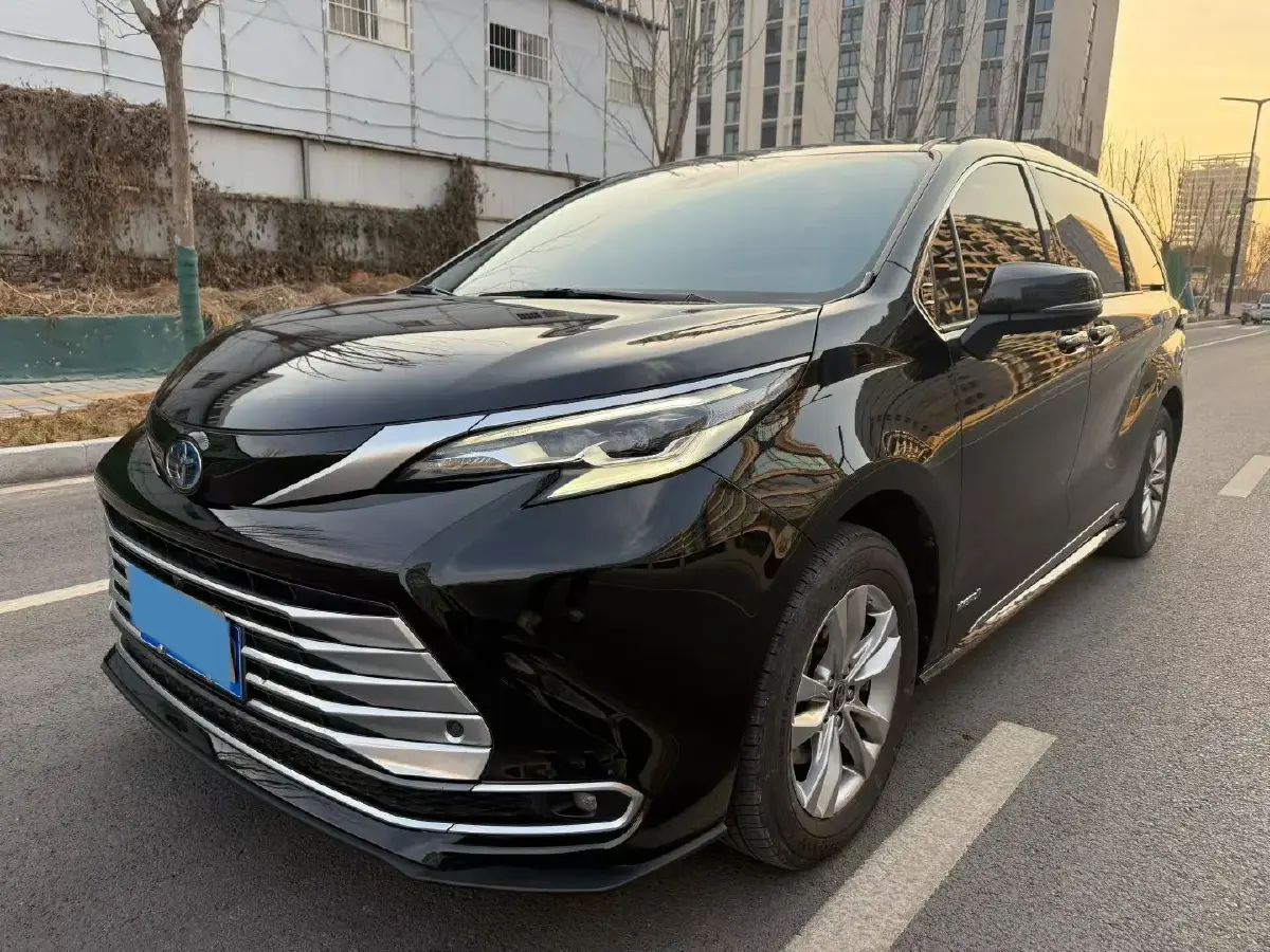 2021 Toyota Sienna 2.5L 192HP L4 E-CVT Hybrid