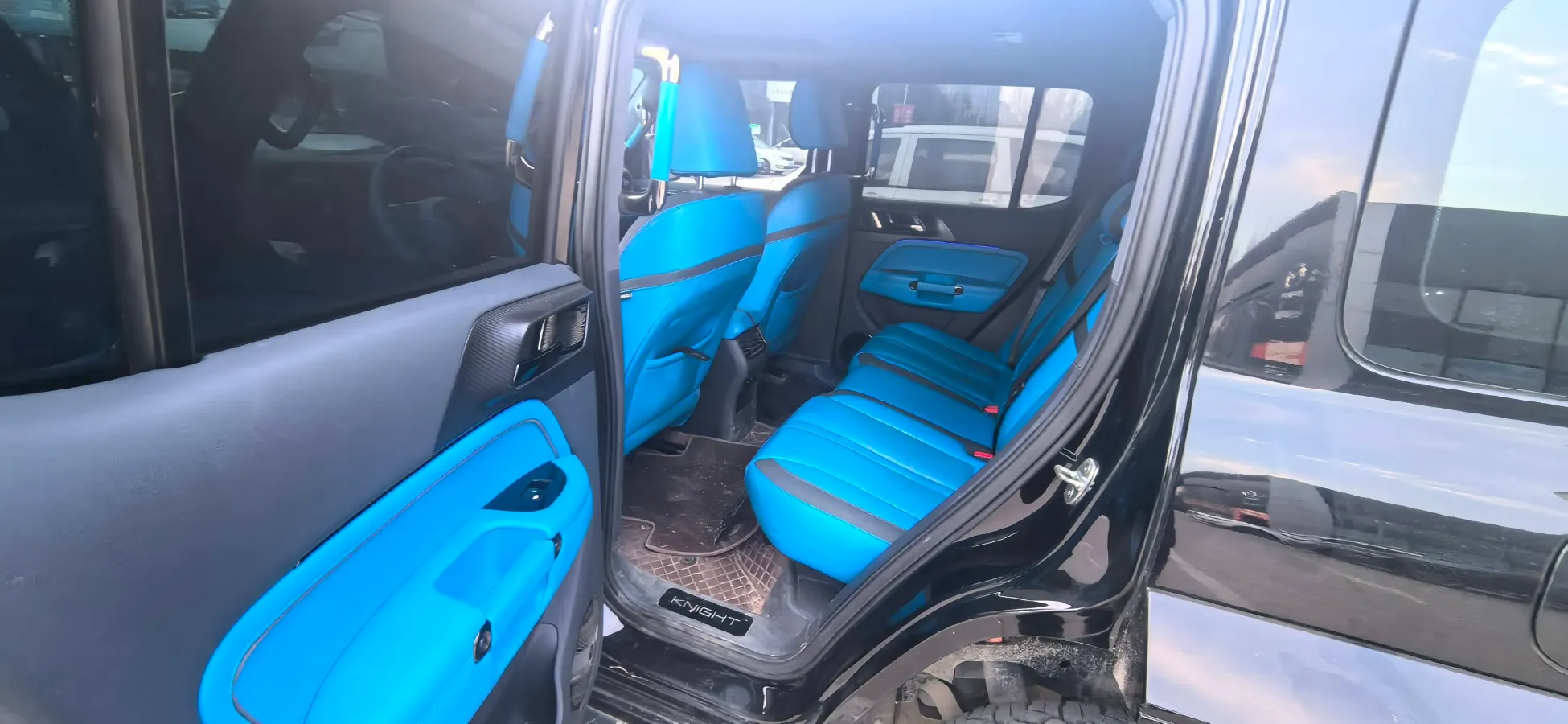 2023 Cyberspace 300 2.0T 227HP L4 8AT,autocango,china used car exporter,china ev exporter,chinese used car exporter,chinese used ev exporter