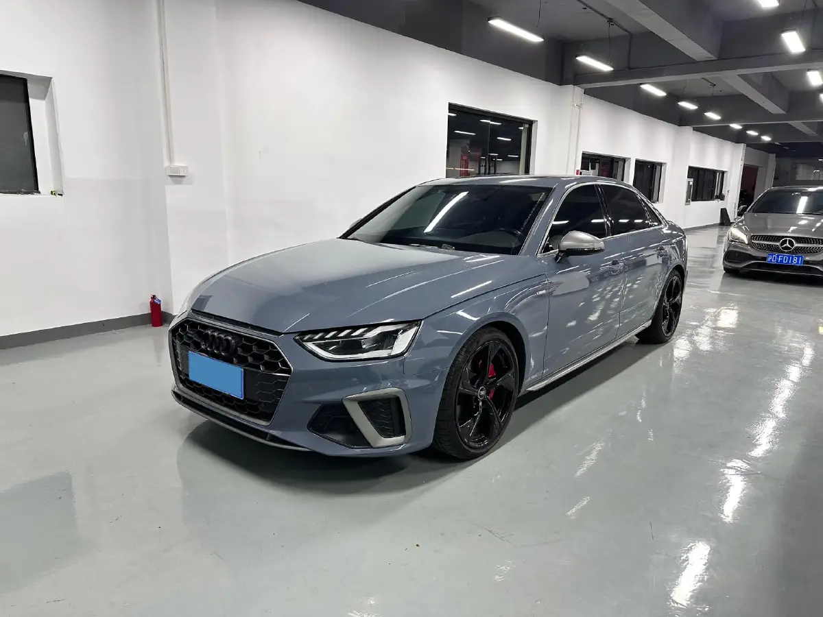 2022 Audi A4L 2.0T 190HP L4 7DCT