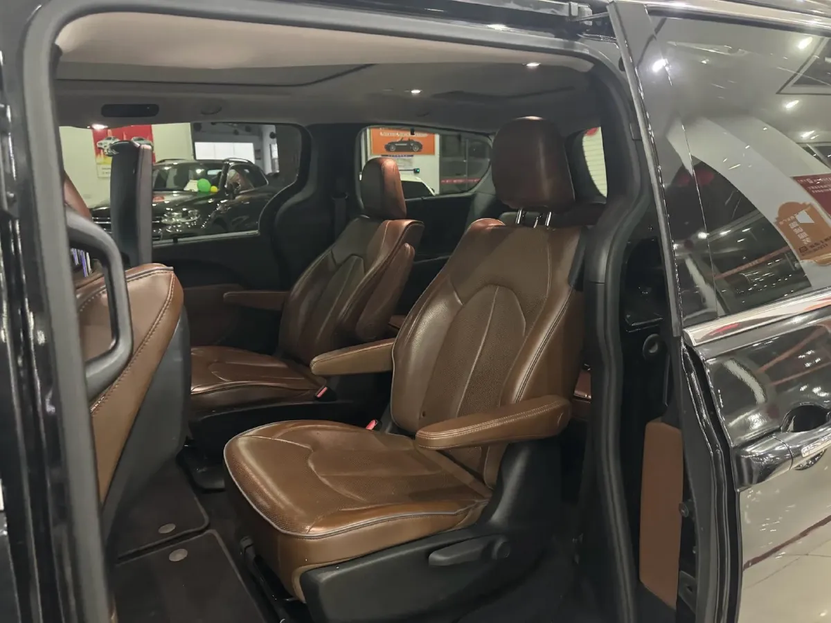 2017 Chrysler Pacifica 3.6L 279HP V6 9AT,autocango,china used car exporter,china ev exporter,chinese used car exporter,chinese used ev exporter