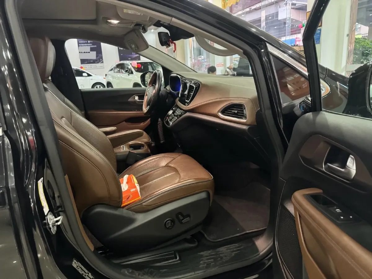 2017 Chrysler Pacifica 3.6L 279HP V6 9AT,autocango,china used car exporter,china ev exporter,chinese used car exporter,chinese used ev exporter