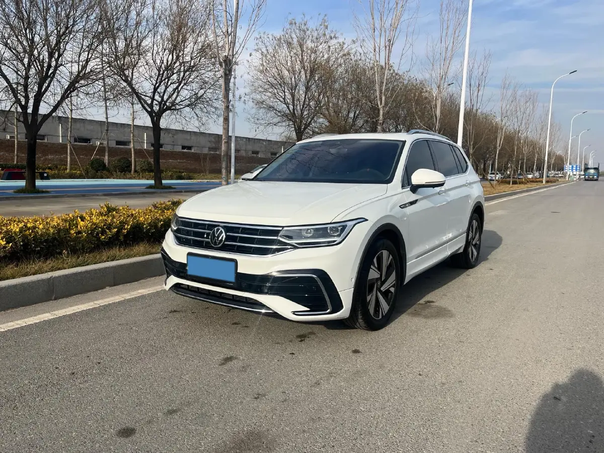 2023 Volkswagen Tiguan L 2.0T 186HP L4 7DCT