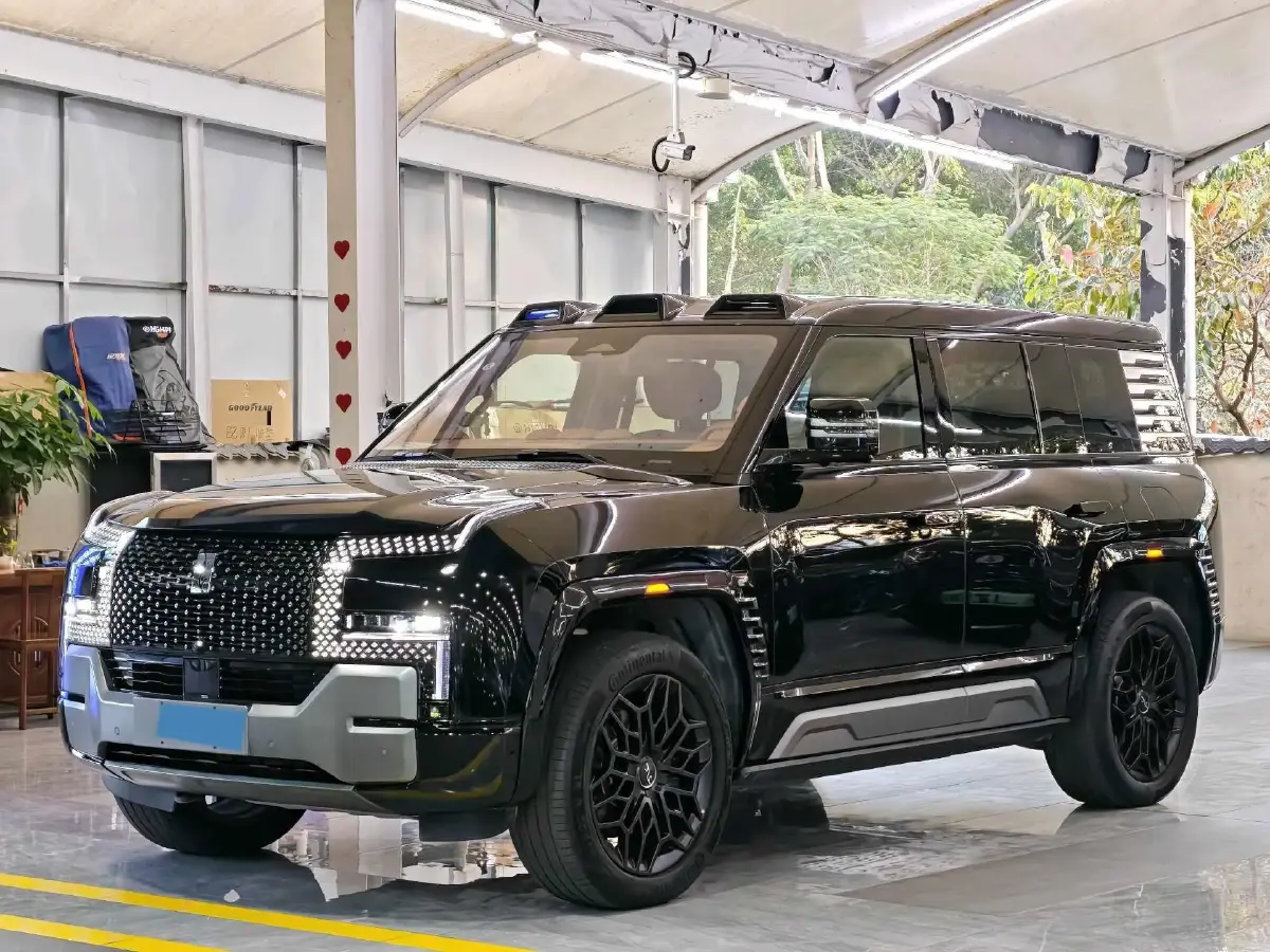 2023 YangWang U8 2.0T 272HP L4 REEV 49.05KWH