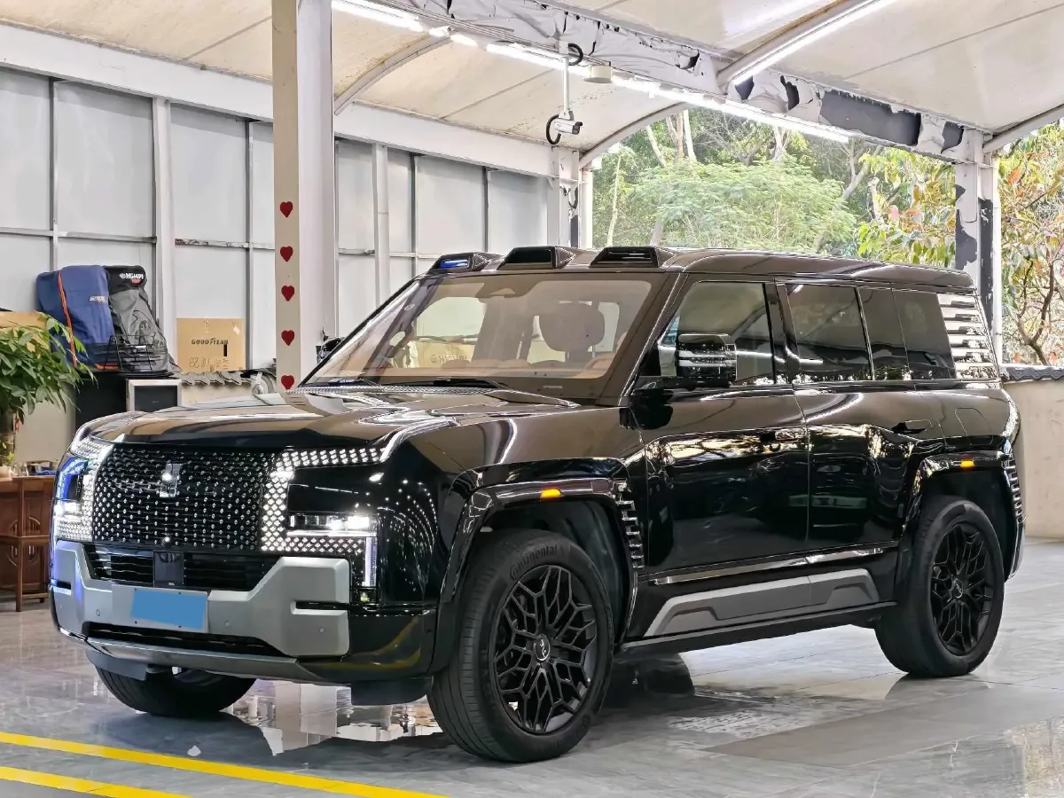 2023 YangWang U8 2.0T 272HP L4 REEV 49.05KWH,autocango,china used car exporter,china ev exporter,chinese used car exporter,chinese used ev exporter