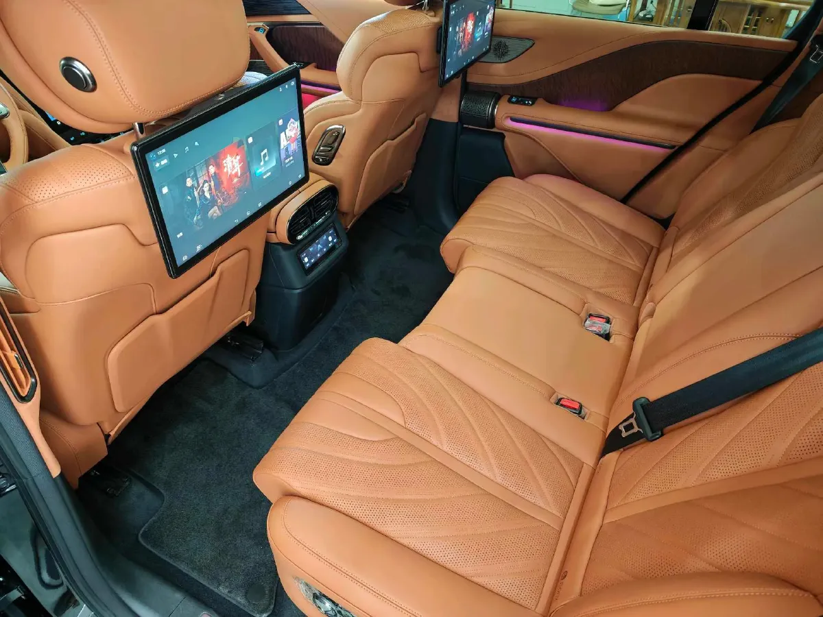 2023 YangWang U8 2.0T 272HP L4 REEV 49.05KWH,autocango,china used car exporter,china ev exporter,chinese used car exporter,chinese used ev exporter