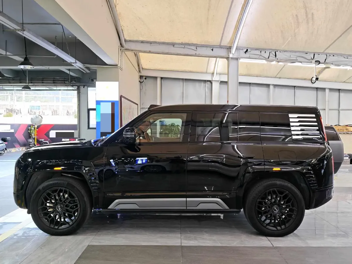 2023 YangWang U8 2.0T 272HP L4 REEV 49.05KWH,autocango,china used car exporter,china ev exporter,chinese used car exporter,chinese used ev exporter