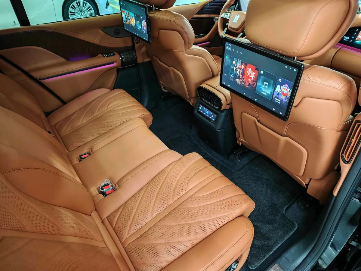 2023 YangWang U8 2.0T 272HP L4 REEV 49.05KWH,autocango,china used car exporter,china ev exporter,chinese used car exporter,chinese used ev exporter