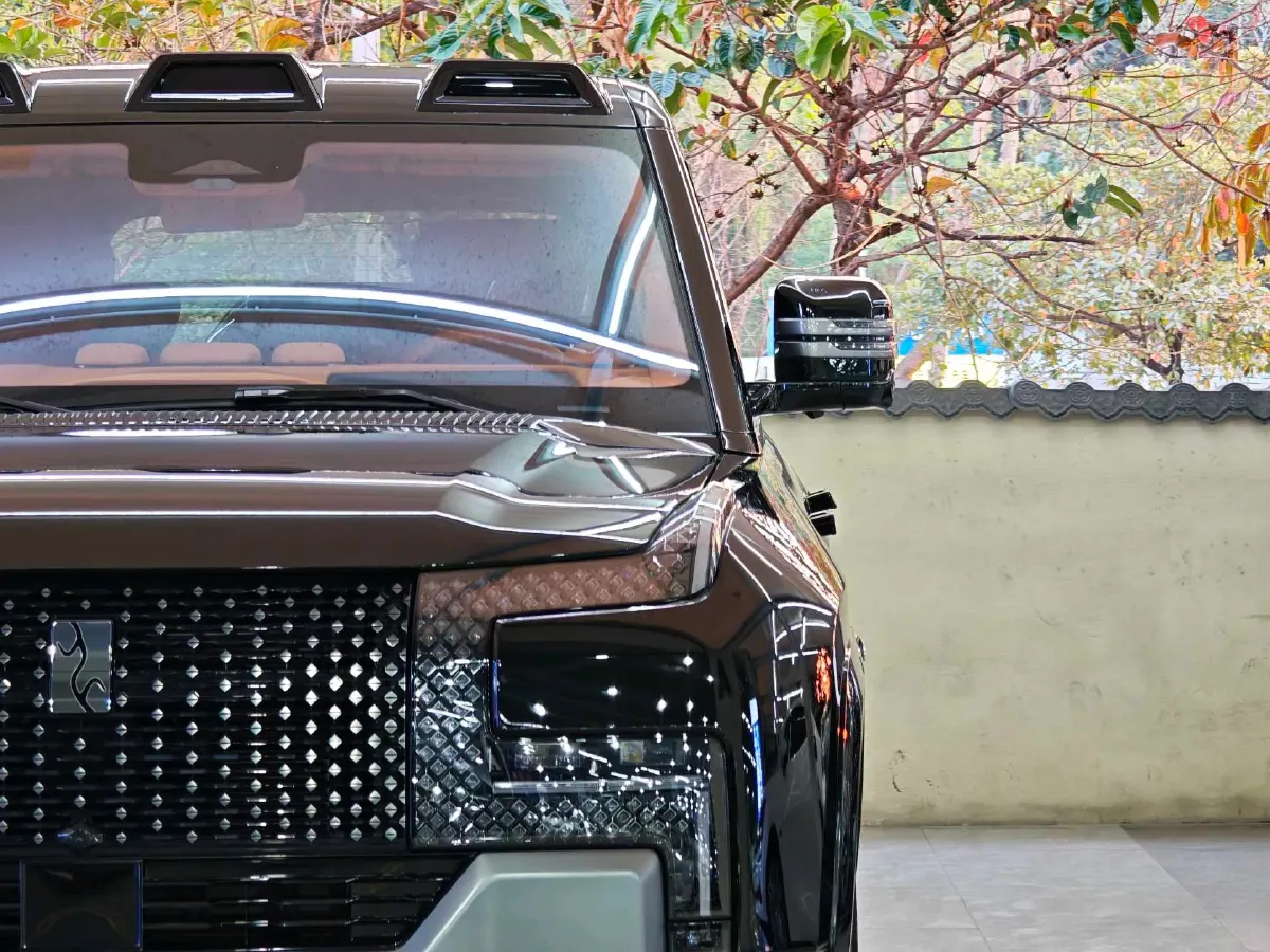 2023 YangWang U8 2.0T 272HP L4 REEV 49.05KWH,autocango,china used car exporter,china ev exporter,chinese used car exporter,chinese used ev exporter