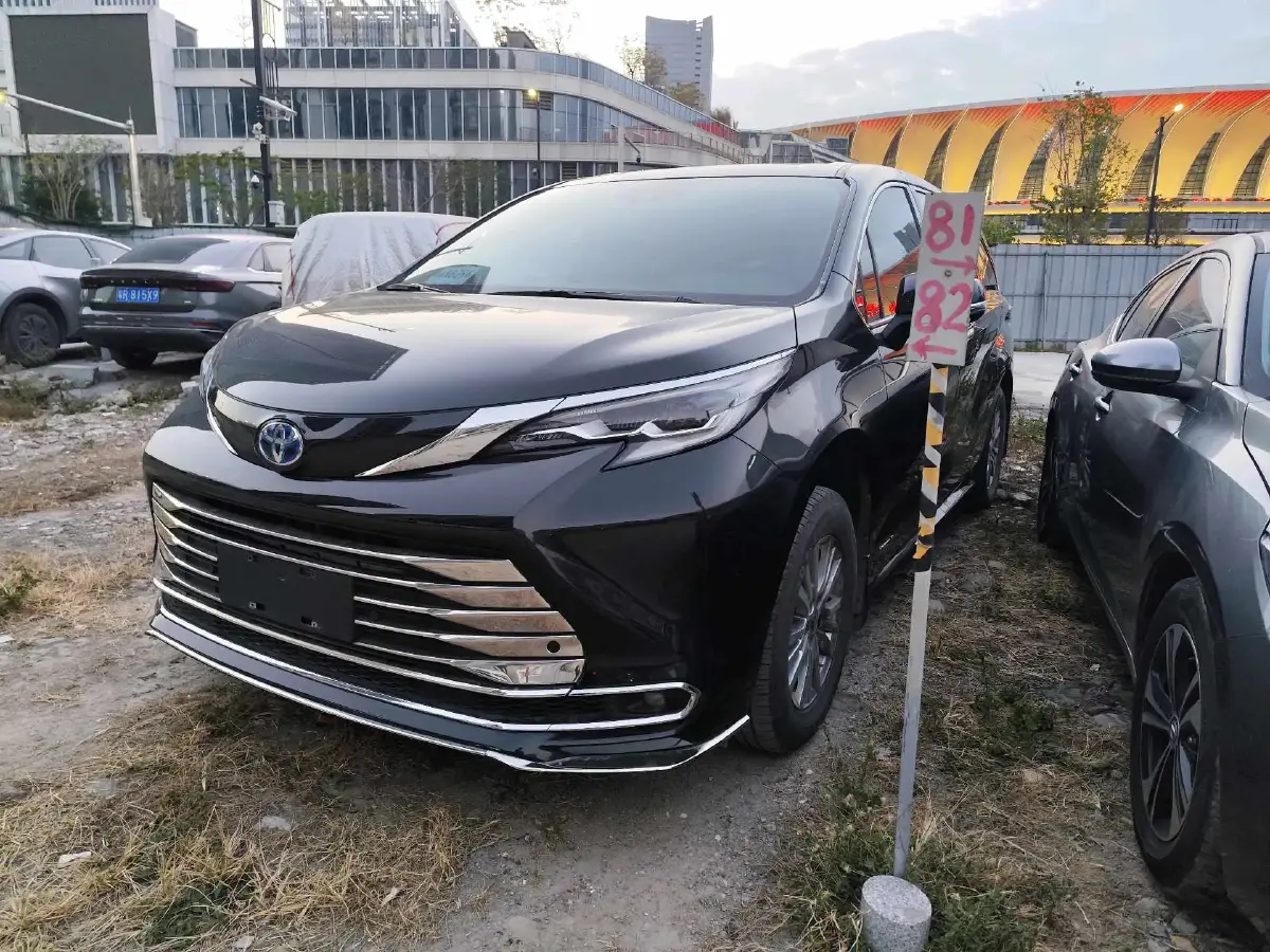 2021 Toyota Sienna 2.5L 192HP L4 E-CVT Hybrid