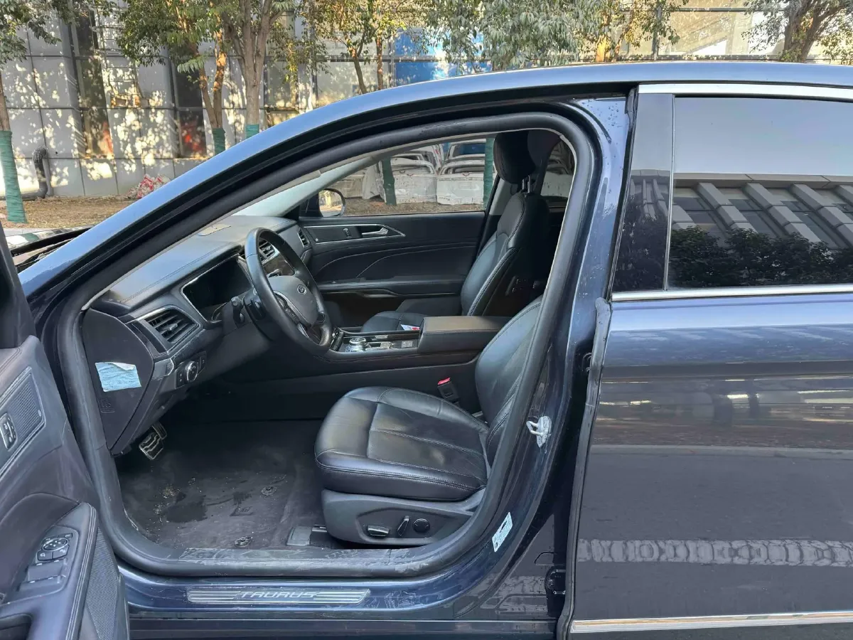 2019 Ford Taurus 2.0T 245HP L4 8AT,autocango,china used car exporter,china ev exporter,chinese used car exporter,chinese used ev exporter