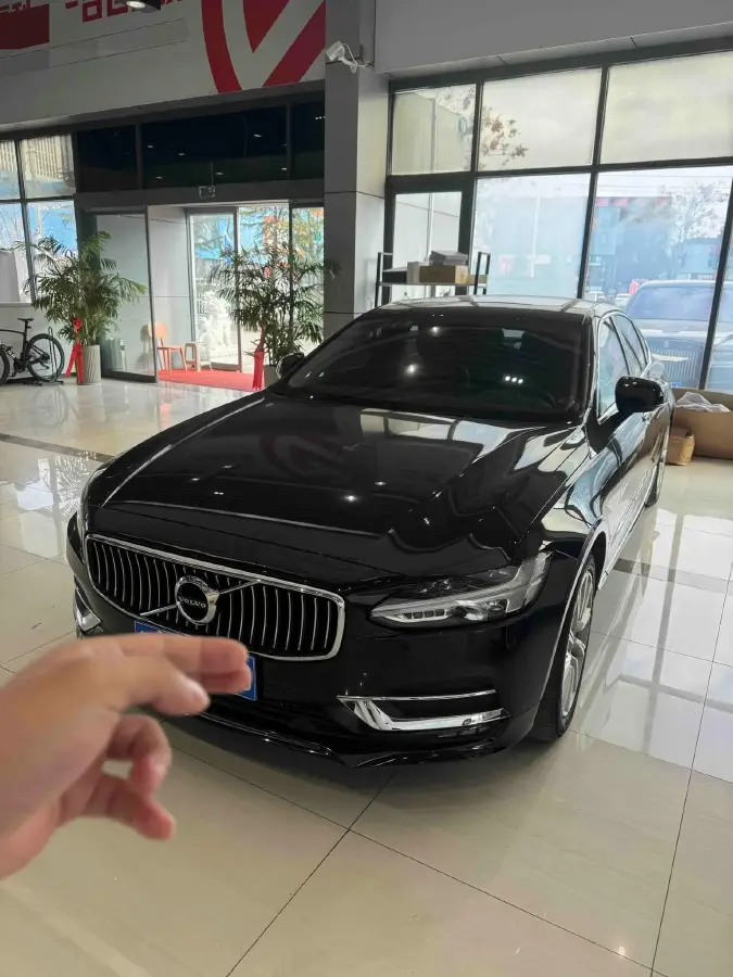 2020 Volvo S90 2.0T 254HP L4 8AT
