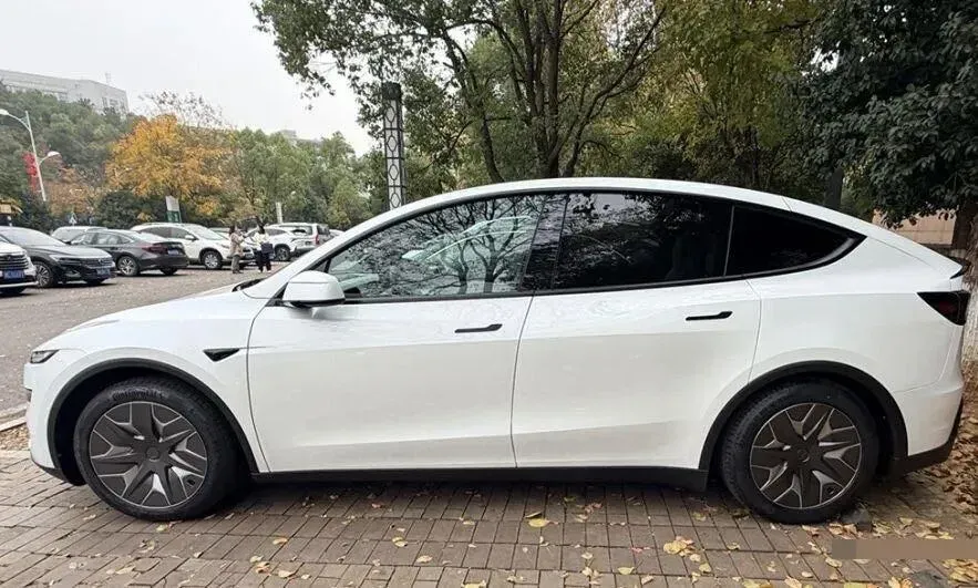 2025 Tesla Model Y L BEV,autocango,china used car exporter,china ev exporter,chinese used car exporter,chinese used ev exporter