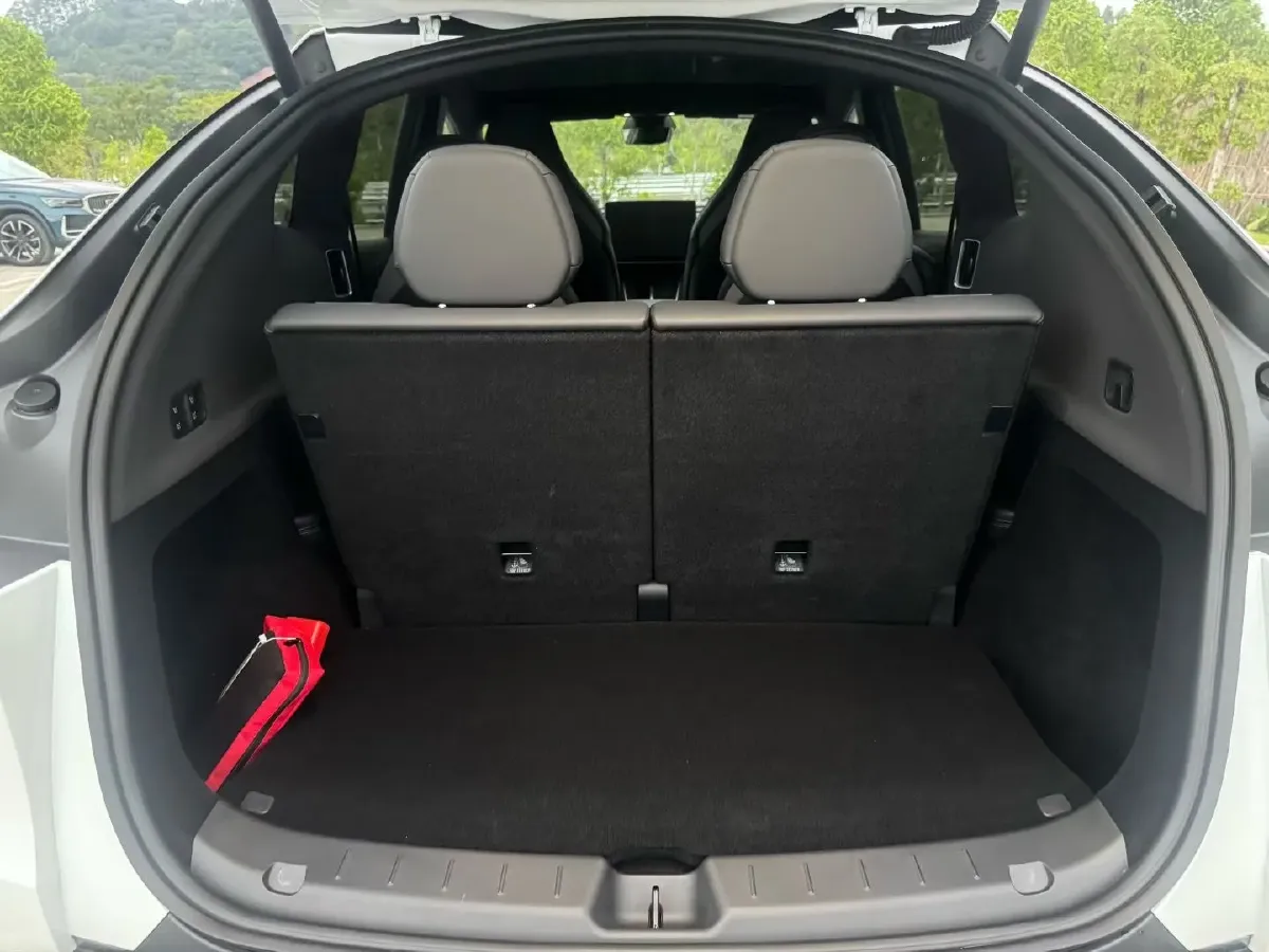 2025 Tesla Model Y L BEV,autocango,china used car exporter,china ev exporter,chinese used car exporter,chinese used ev exporter