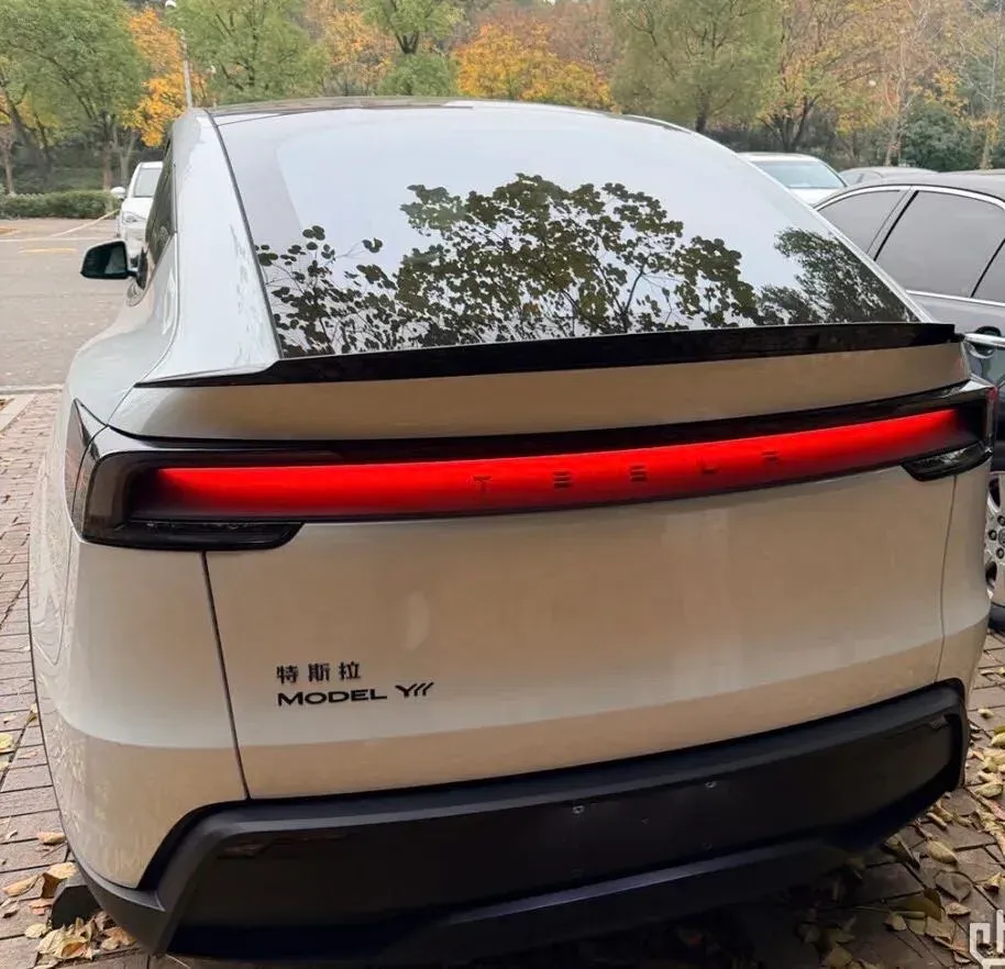 2025 Tesla Model Y L BEV,autocango,china used car exporter,china ev exporter,chinese used car exporter,chinese used ev exporter